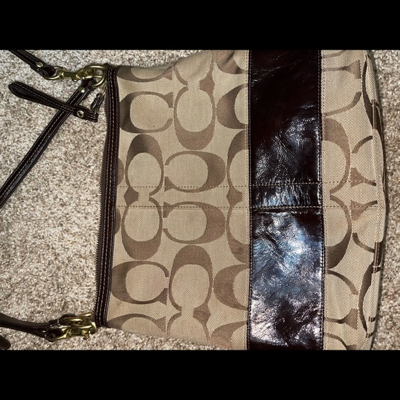 Jumbo Monogram Coach crossbody - Picture 7 of 7